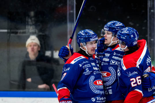 Oskarshamns Hampus Karlsson jublar reduceringen 2-1