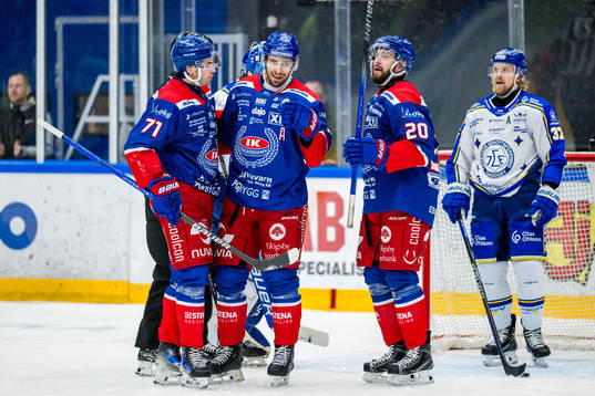 Oskarshamns Ahti Oksanen jublar