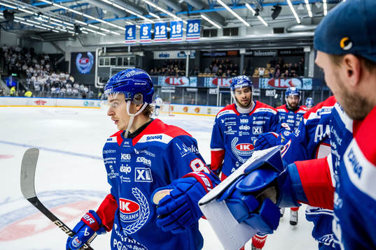 IK Oskarshamns Lukas Jasek jublar