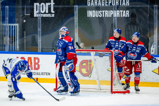 Oskarshamns målvakt Marek Langhamer deppar samtidigt som