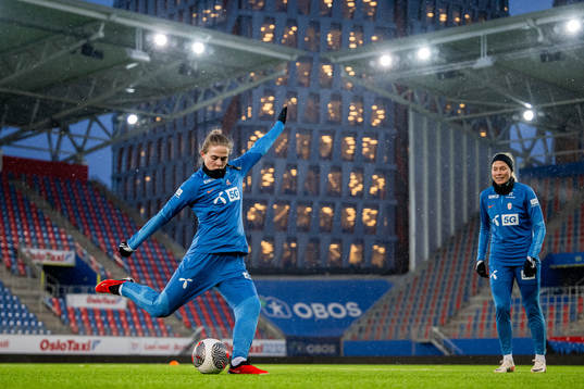 Marthine Østenstad and Guro Bergsvand of the Norwegian