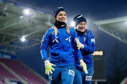 Goalkeepers Guro Pettersen and Aurora Mikalsen of the