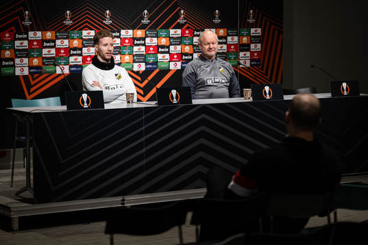 Samuel Gustafson and head coach Per-Mathias Høgmo at a