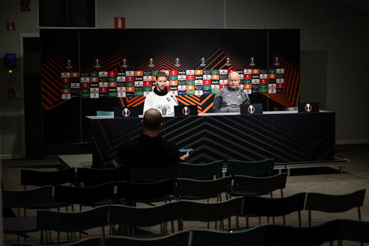 Samuel Gustafson and head coach Per-Mathias Høgmo at a