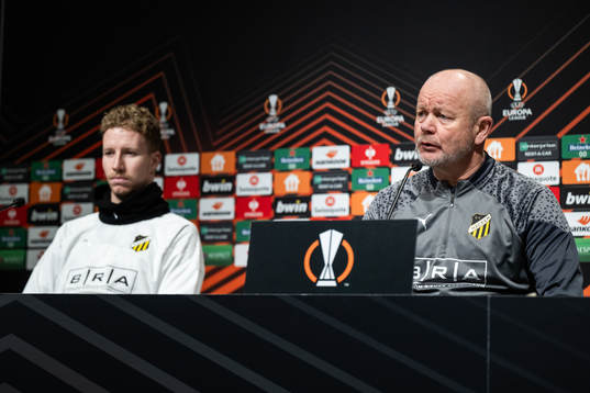 Samuel Gustafson and Head coach Per-Mathias Høgmo at a