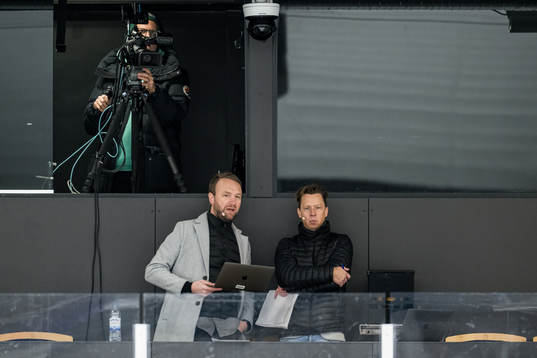 Helsingborg Dagblads sportchef Daniel Rooth och reporter
