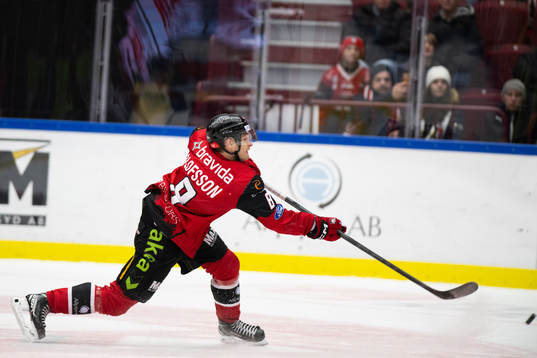 Malmö Redhawks Johan Olofsson skjuter in 4-3 målet i