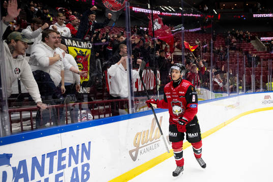 Malmö Redhawks Johan Olofsson jublar