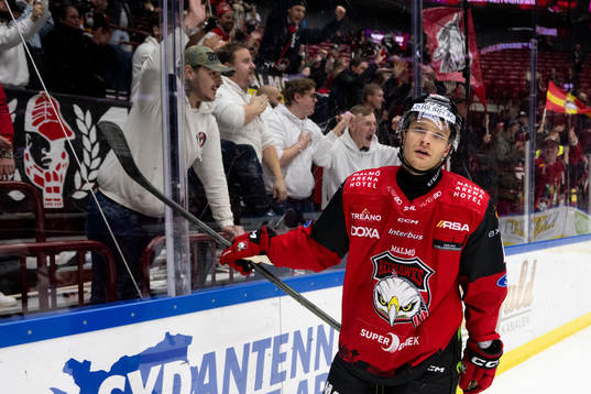 Malmö Redhawks Johan Olofsson jublar