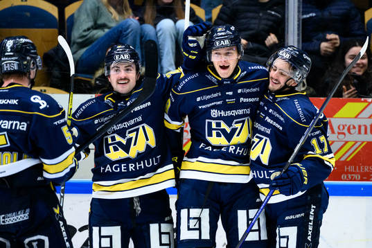 HV71s Henrik Borgström jublar