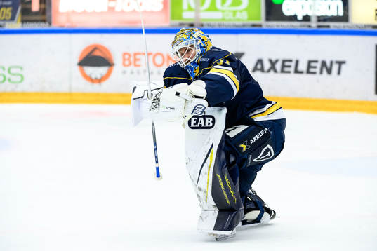HV71s målvakt Joni Ortio jublar