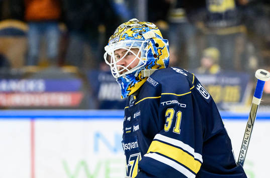 HV71s målvakt Joni Ortio jublar