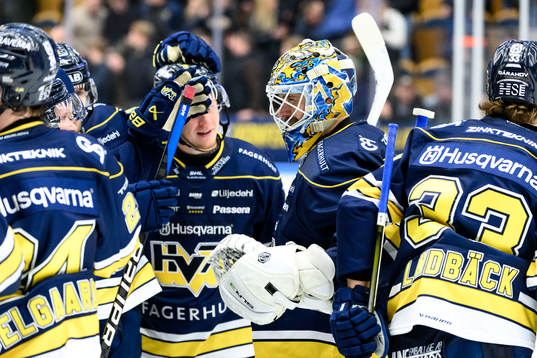 HV71s målvakt Joni Ortio jublar