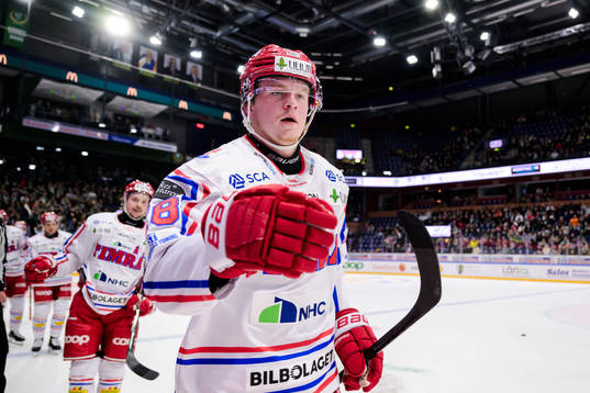 Timrås Simon Forsmark jublar