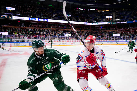 Färjestads Magnus Nygren och Timrås Sebastian Hartmann