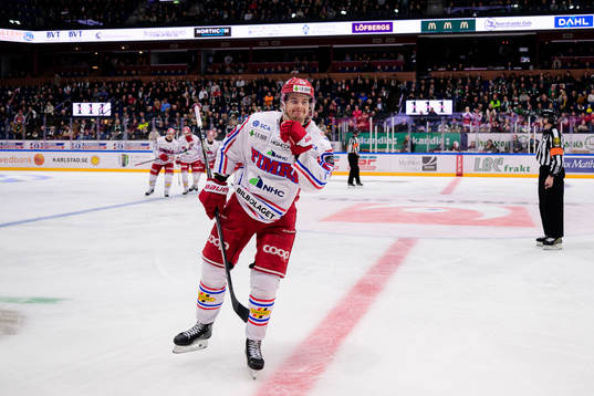 Timrås Filip Hållander jublar