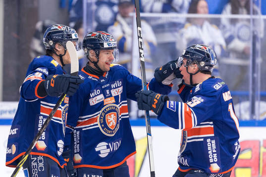 Växjös Robert Rosén och Dylan McLaughlin jublar