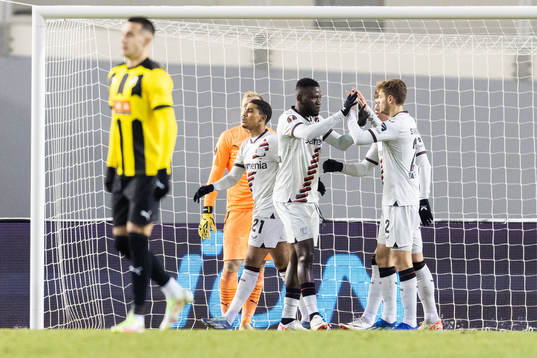 Victor Boniface of Bayer Leverkusen celebrates