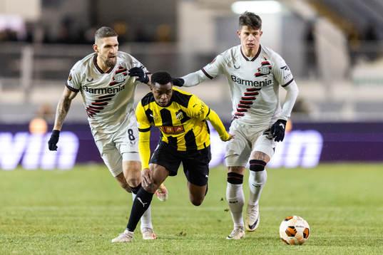 Robert Andrich and Adam Hložek of Bayer Leverkusen against