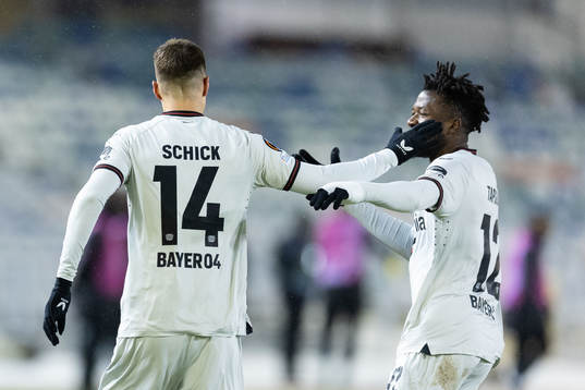 Patrik Schick of Bayer Leverkusen celebrates 0-2 with team