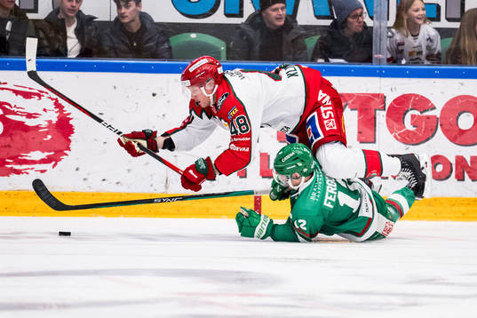 Frölunda HCs Carl Klingberg och Rögle BKs Brady Ferguson