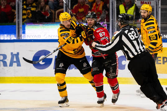 Skellefteås Jonathan Pudas och Luleås Linus Omark