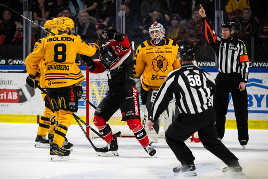 Skellefteås Petter Granberg och Luleås Brendan Shinnimin