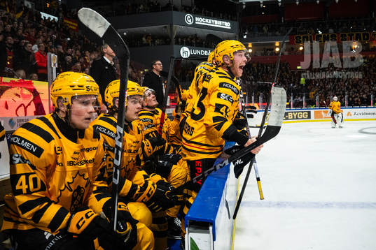 Skellefteås Filip Sandberg reagerar