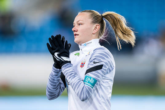 Frida Maanum of Norway warms up