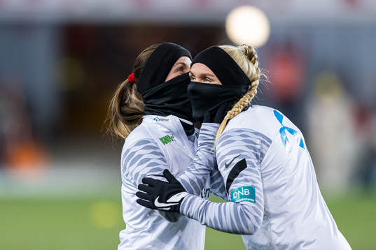 Tuva Hansen and Maria Thorisdottir of Norway warms up