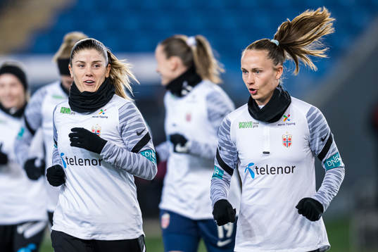 Maren Mjelde and Caroline Graham Hansen of Norway warms up