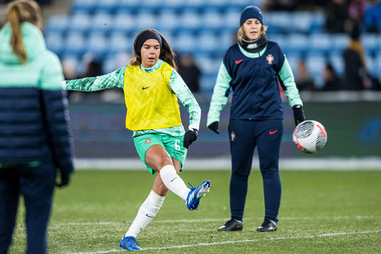 Andreia Jacinto of Portugal warms up