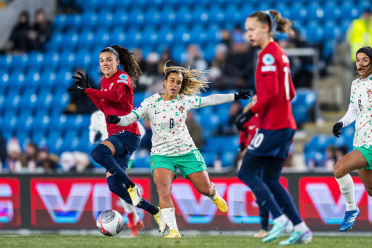 Ingrid Syrstad Engen of Norway and Andreia Norton of