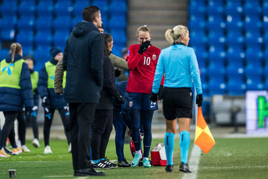 Caroline Graham Hansen of Norway with an injury