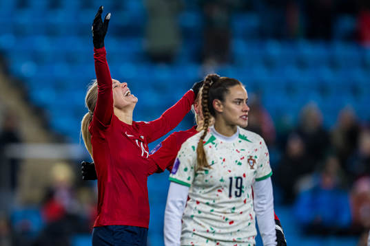 Bläddra bland fler bilder av Football, Nations League, Norway - Portugal