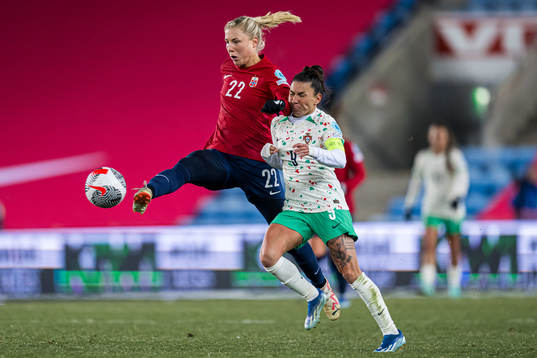 Sophie Roman Haug of Norway and Andreia Norton of Portugal