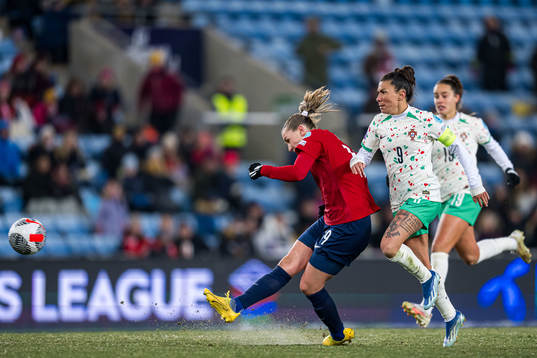 Elisabeth Terland of Norway missing a chance to score