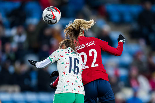 Andreia Faria of Portugal and Sophie Roman Haug of Norway