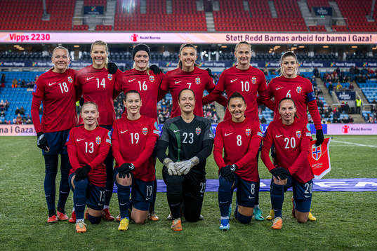 The starting eleven of Norway, from the top left; Frida