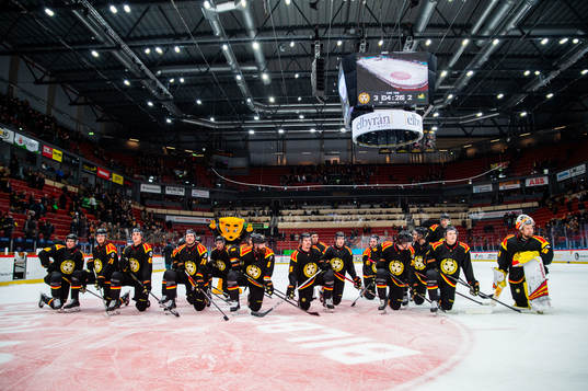 Brynäs spelare tackar publiken