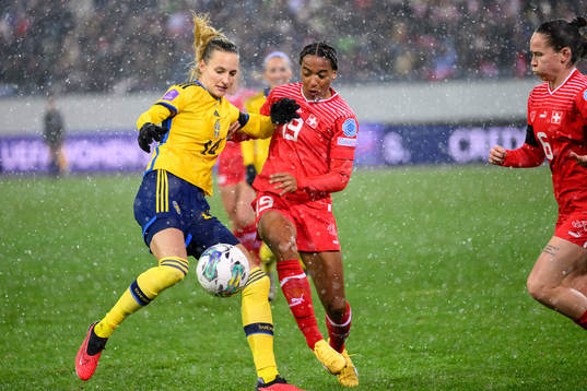 Nathalie Björn of Sweden and Eseosa Aigbogun of Switzerland
