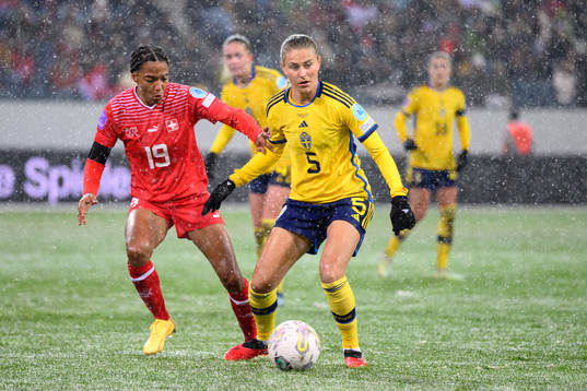 Eseosa Aigbogun of Switzerland and Amanda Nildén of Sweden