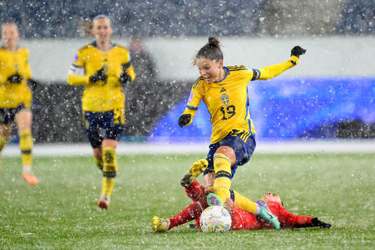 Johanna Rytting Kaneryd of Sweden and Meriame Terchoun of