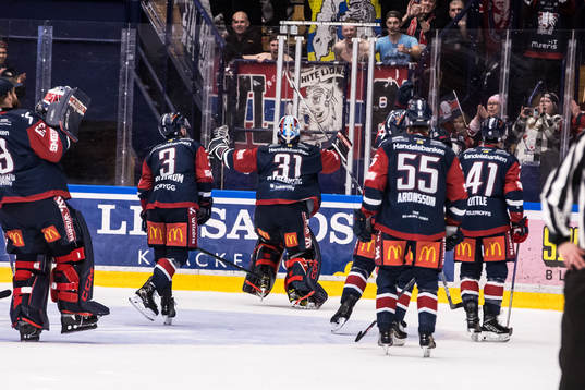 Linköpings målvakt Jesper Myrenberg jublar