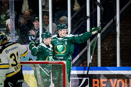 Färjestads Victor Ejdsell jublar