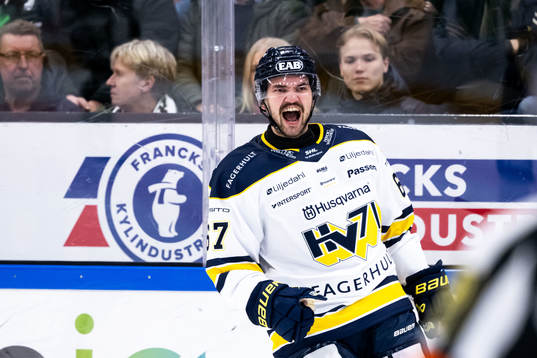 HV71s Oliwer Kaski jublar