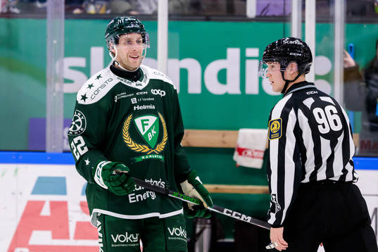 Färjestads Per Åslund blir utvisad