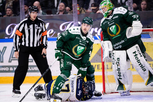Färjestads Jonathan Andersson och HV71s Isac Brännström