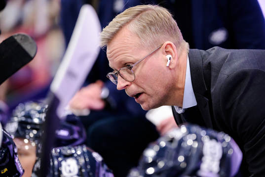 HV71s assisterande tränare Johan Davidsson