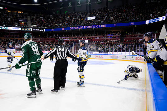 Färjestads Liam Öhgren och HV71s Robert Nardella och